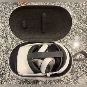 Oculus Quest 2 VR Headset with Controllers & Case- White